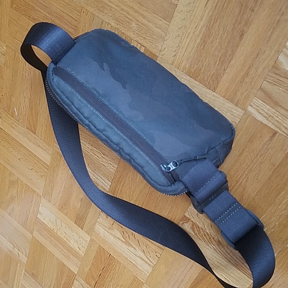 Lululemon OG everywhere belt bag fanny pack camo crossbody - Picture 5 of 14